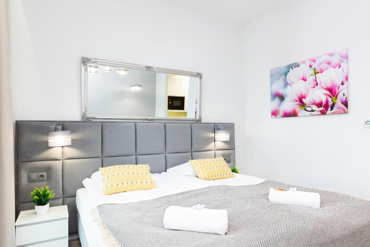 With Parking Business Center By Renters Apartment